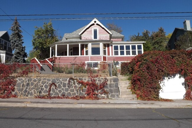 Building Photo - ~Approved Applicant~ 3 bedroom 2 bath house