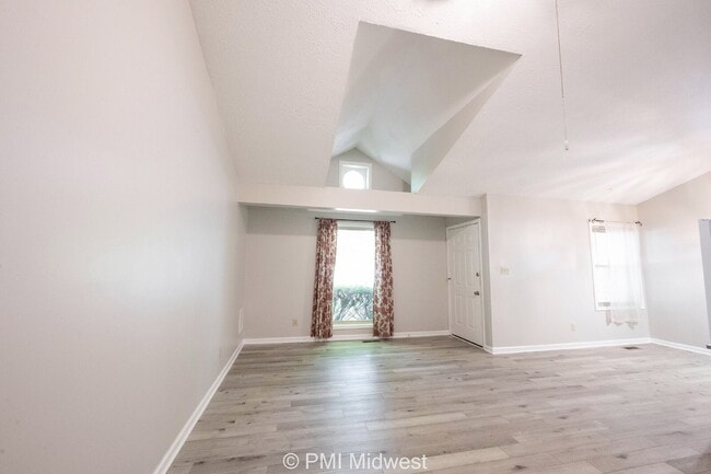 Photo - "Charming 2-Bed, 2-Bath Duplex in Prime Franklin Locale – Spacious 1,464 Sq Ft!"