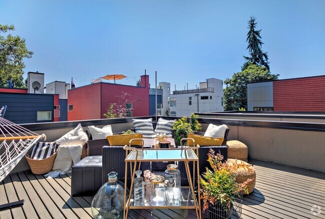 Building Photo - 3bd/2.5ba Seattle Home