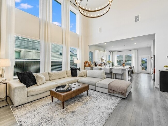 Photo - 2912 Mindel St