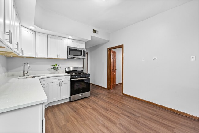 Photo - 879 N Richmond St Unidad 2