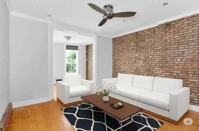 Building Photo - 110 Bedford St Rental