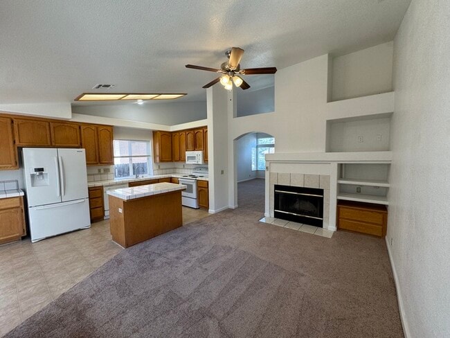 Beautiful 4/2 home in Elk Grove-8575 Dianthus Way