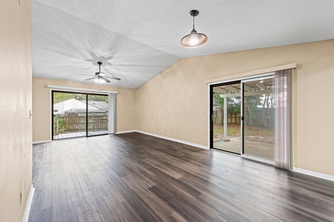 Photo - IDEAL LOCATION!