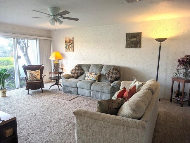 5377 Crestlake Blvd