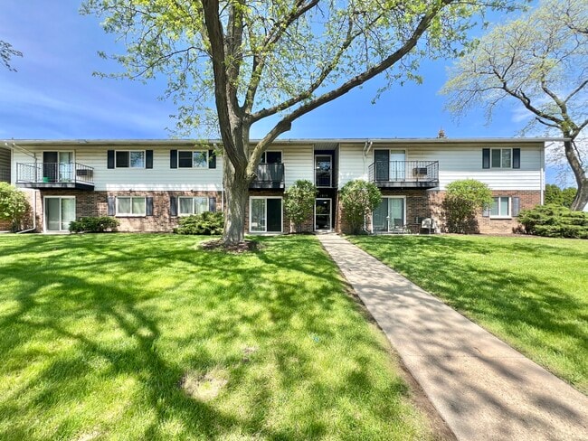 Building Photo - 1810 Greenway Cross, Fitchburg, WI, 53713 Rental