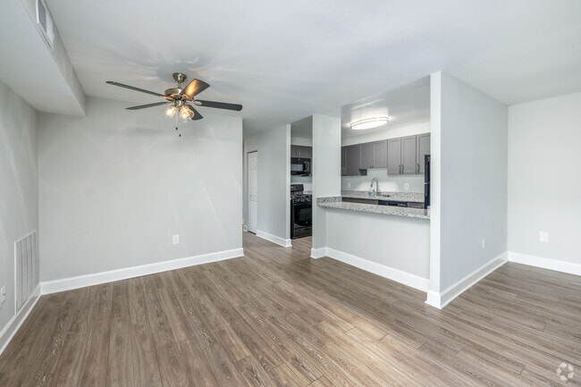 2BR, 2BA - 1,050SF - Dining Area