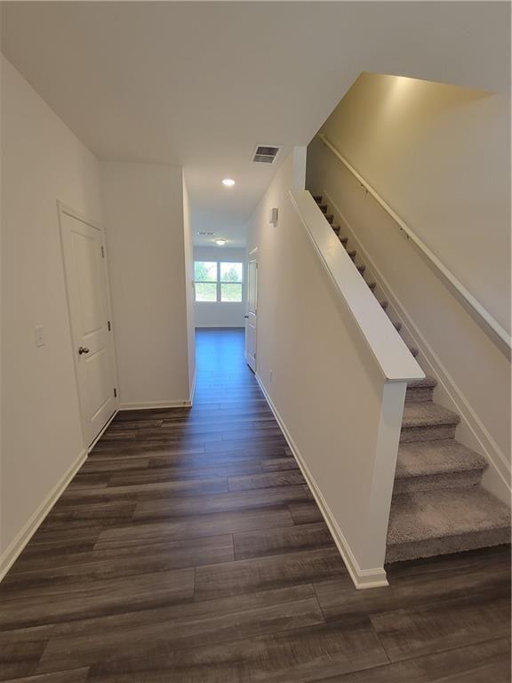 Photo - 209 Swindon Dr