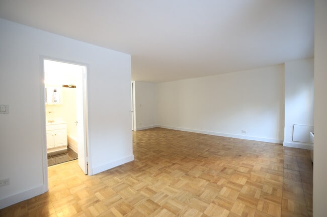 Photo - Lexington Towers