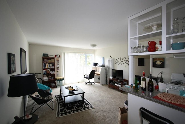 Photo - 800-818 E 20th Street Apartamentos