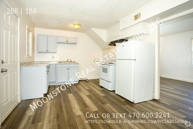 Building Photo - Spacious 2-story townhome apartment in Eas... Unit D