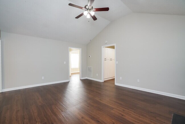 Photo - 524 Summit Way