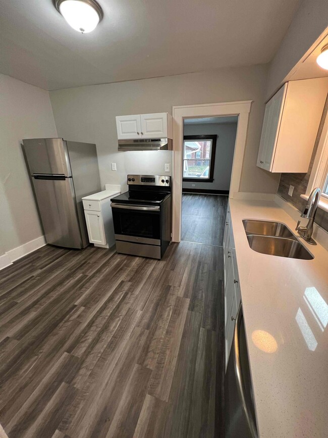 Photo - 943 Delia Ave