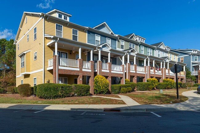 Spacious 4-Bedroom, 2.5-Bathroom Townhouse... - Spacious 4-Bedroom, 2.5-Bathroom Townhouse...