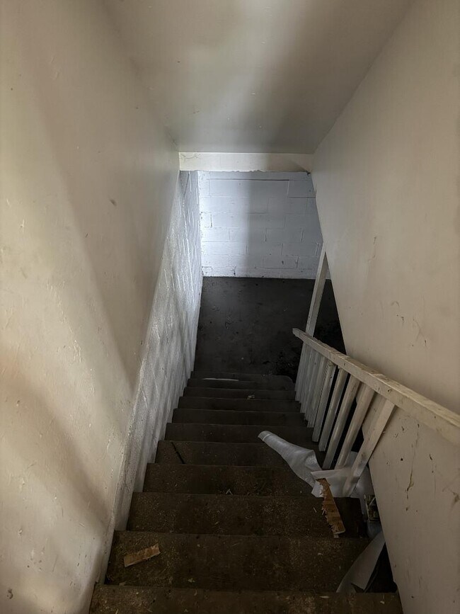 Photo - 3622-28 E 9th Ave