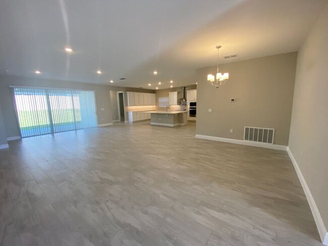 Photo - 4 Bedroom 3 Bath home in Clermont for RENT!