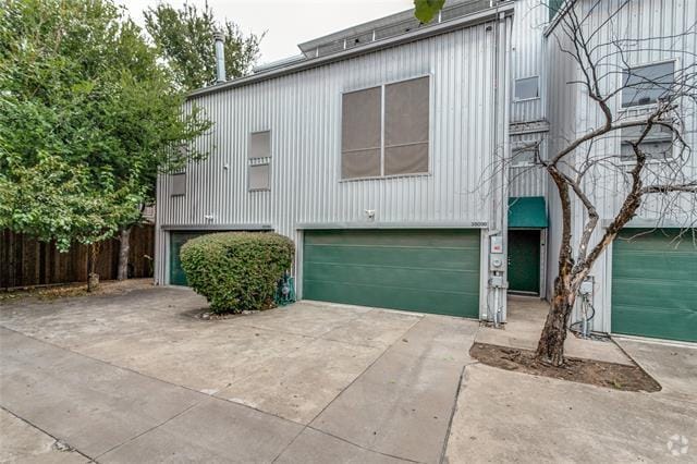 Building Photo - 3809 San Jacinto St Rental