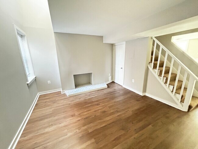 Photo - Franklin Court Apartments