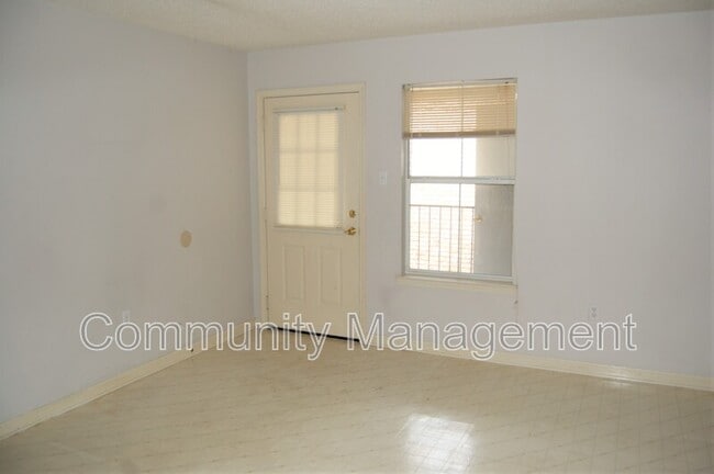 Photo - 2639 Nannette Dr Unit 1b