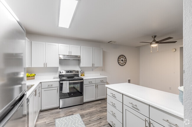2BR, 2B - 1052SF
