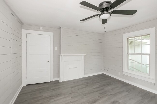 Photo - 304 N 4th St