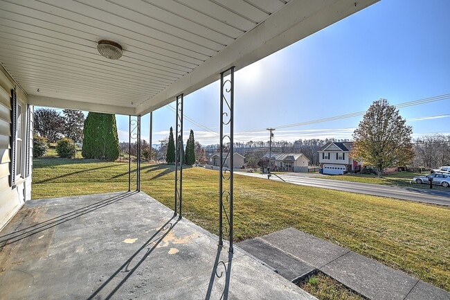 Photo - 1408 W College St