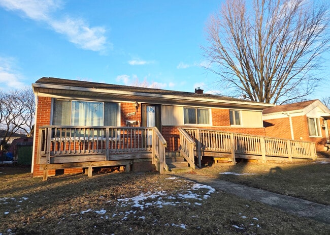 Photo - 28606 Denise St