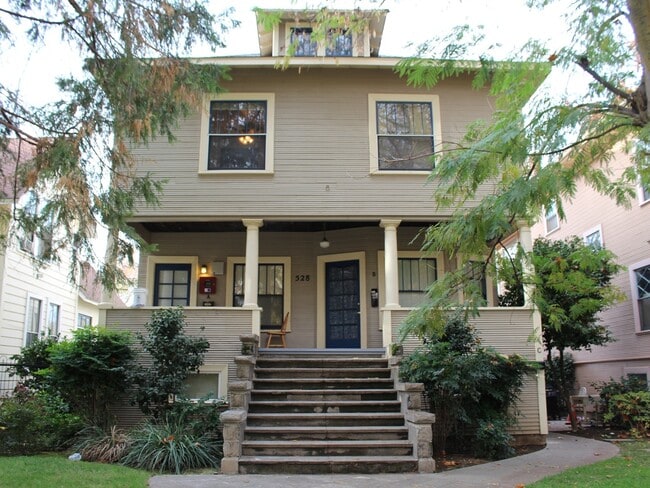 Photo - 528 W 3rd St