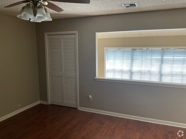 Building Photo - 107 Coulee Dr Unit B Rental