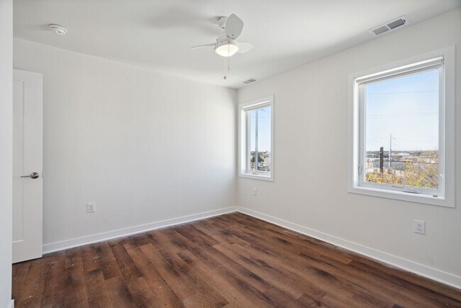 Photo - Graduate Pointe