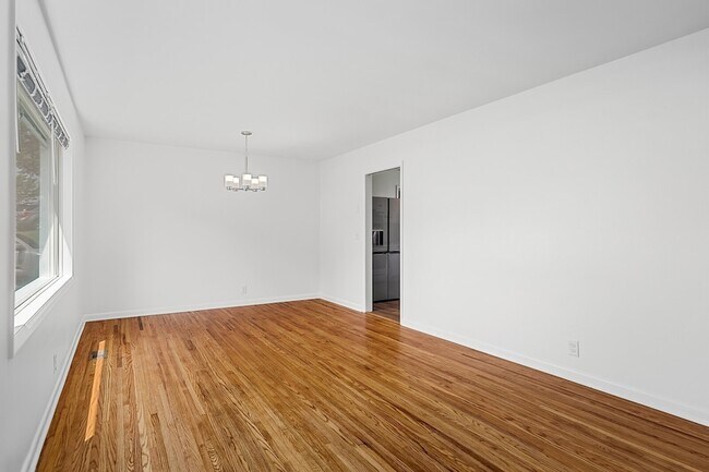 Photo - 2118 Crystal Dr