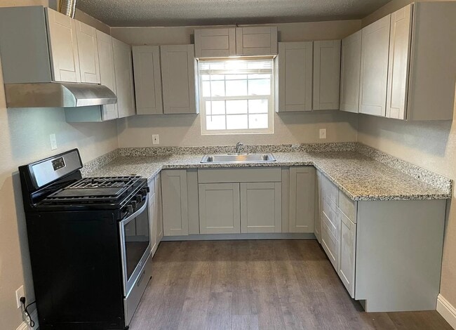 Photo - 809 Marion St