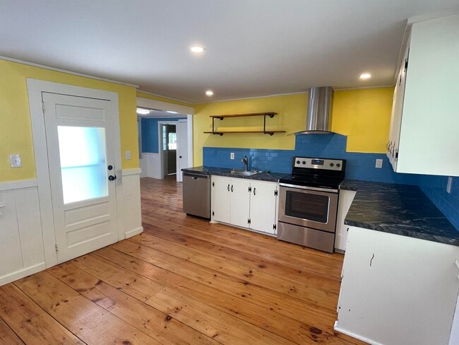Photo - 21 E Bow St