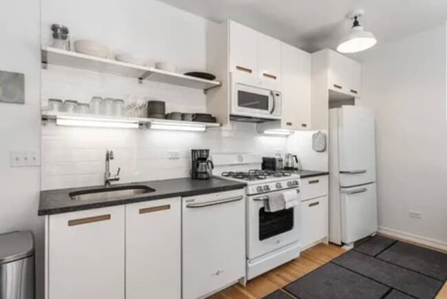 Photo - Gorgeous 2 bed 2 bath in the Uptown area Unidad 2R