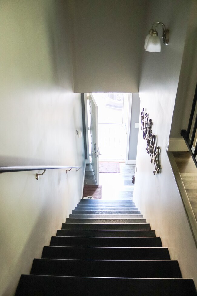 Photo - 1212 Jessica Loop Unit 2