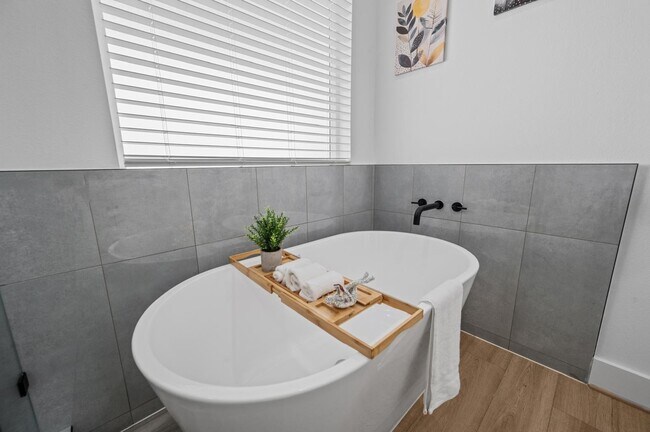 Photo - 4201 Stassen St