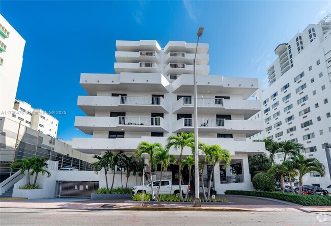 Building Photo - 4301 Collins Ave Unit 1003 Rental