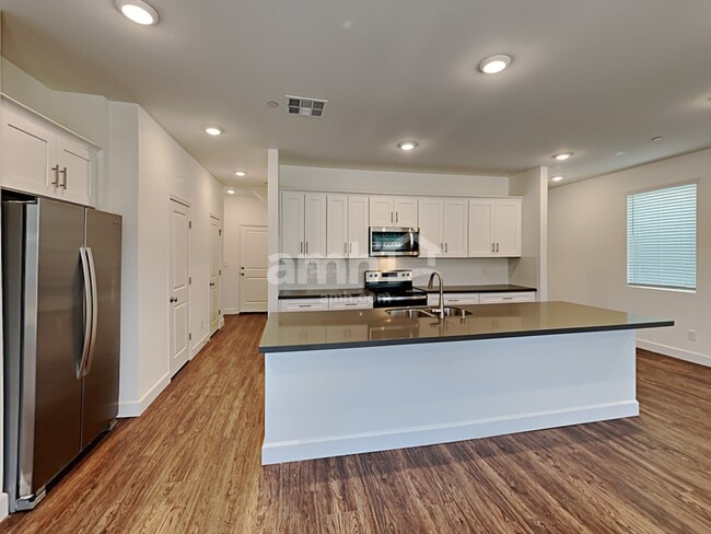 Photo - 3376 Blodwen St