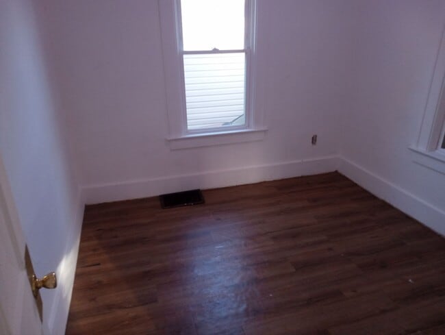 Photo - 2050 Berdan Ave