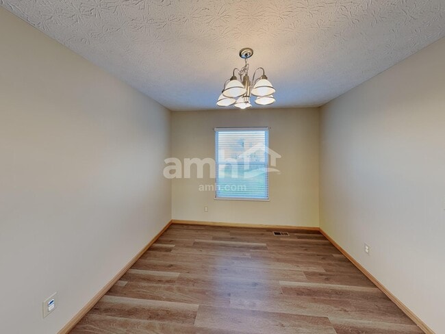 Photo - 35 Wrens Nest Ct