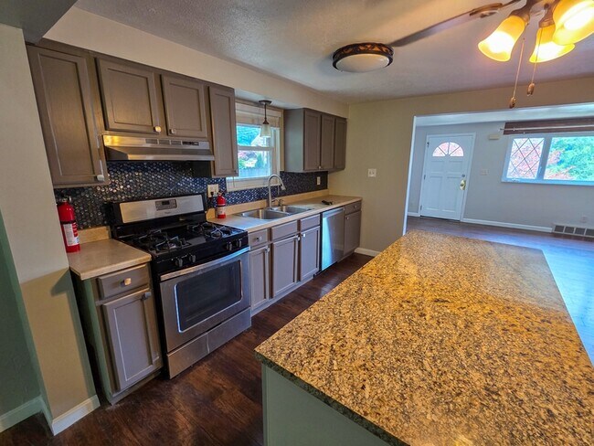 Photo - 151 Mahoning Dr