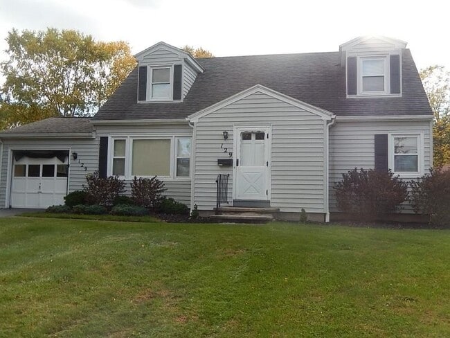Building Photo - 129 Roselawn Crescent Rental