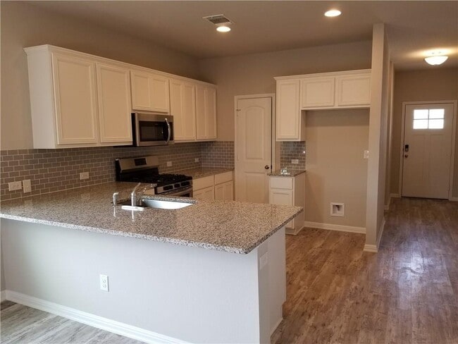 Photo - 2031 Port Ellen Dr