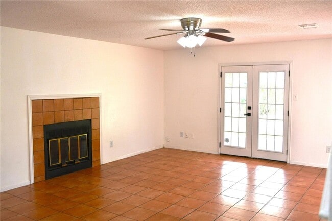 Photo - 1207 Crupp Ct