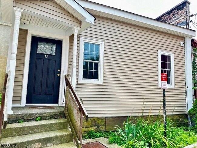 Photo - 304 Water St Apartment Unit A