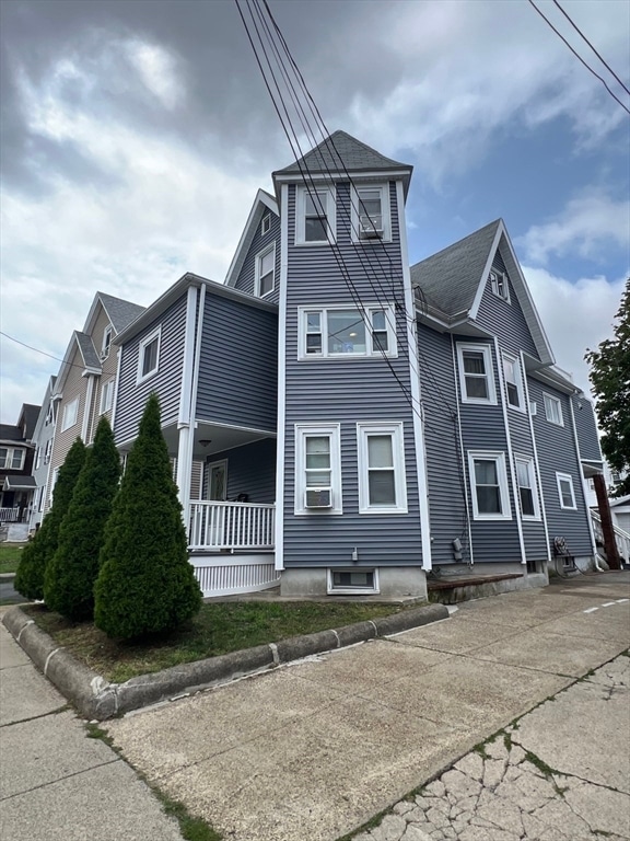 Building Photo - 100 Walnut St Unit 1