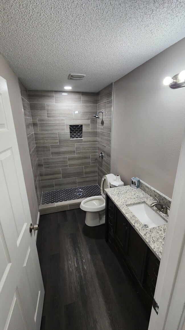 Photo - 606 Crocket St