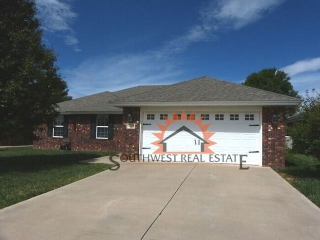 Building Photo - Beautiful 3 bedroom home