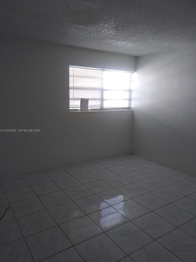 Photo - 17031 NE 21st Ave Unit 1