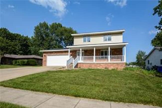 Building Photo - 3 Bedroom with Finished Walk Out Basement!